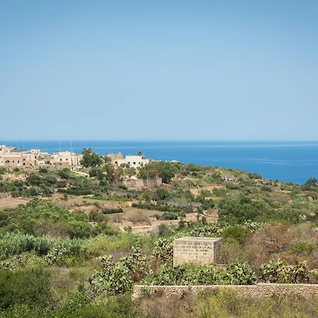 Semesterbostad 4 Bedroom With Private Pool & Views Nadur