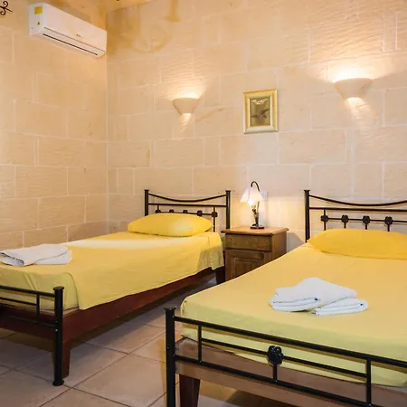 4 Bedroom With Private Pool & Views Semesterbostad *