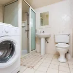 4 Bedroom With Private Pool & Views 度假居 纳杜尔