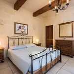 4 Bedroom With Private Pool & Views 度假居 纳杜尔