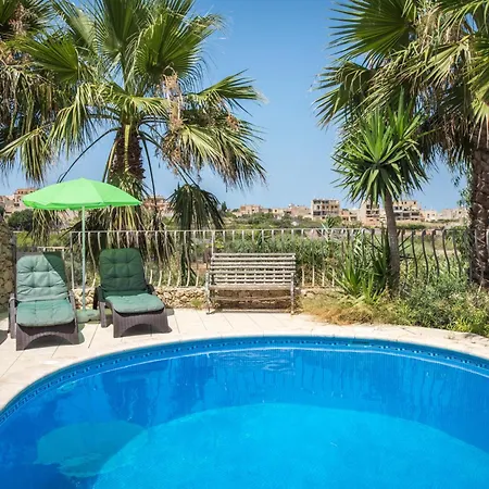 4 Bedroom With Private Pool & Views בית נופש