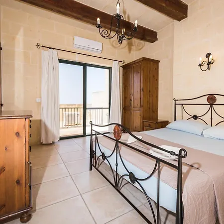 4 Bedroom With Private Pool & Views