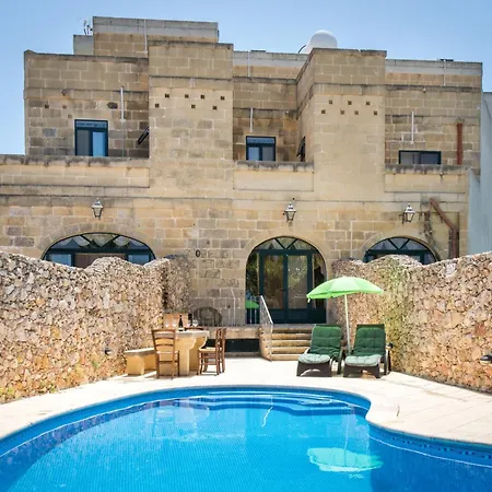 4 Bedroom With Private Pool & Views * Nadur