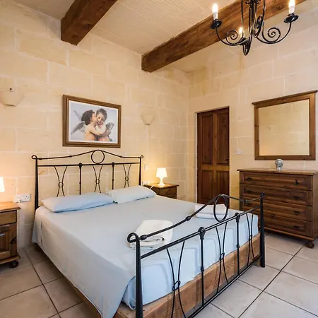 4 Bedroom With Private Pool & Views Prázdninový dům Nadur