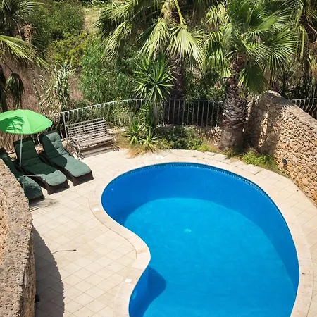4 Bedroom With Private Pool & Views Nadur
