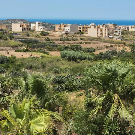 4 Bedroom With Private Pool & Views *